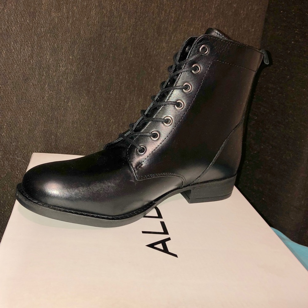 Combat boots